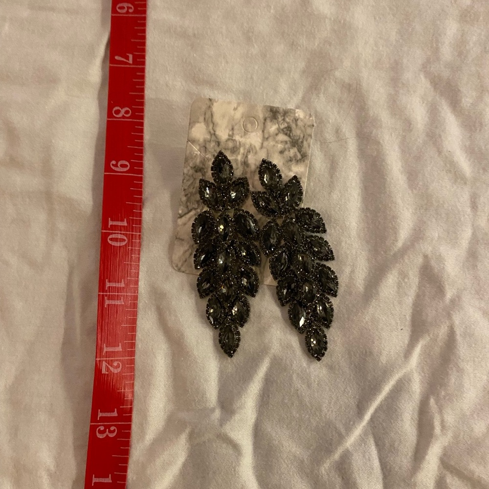 Black sparkling earrings